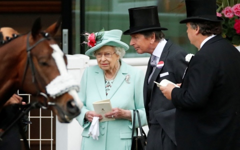 الصورة: الصورة: إيرادات ضخمة مرتقبة في احتفالات اعتلاء إليزابيث للعرش البريطاني