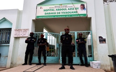 الصورة: الصورة: إقالة وزير الصحة السنغالي على خلفية وفاة 11 رضيعا في حريق بمستشفى