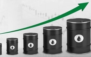 النفط يحقق مكاسب أسبوعية بسبب مخاوف الإمدادات