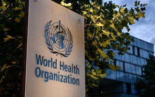 الصورة: الصورة: إقرار تعديل القواعد العالمية لتفشي الأمراض خلال اجتماع لمنظمة الصحة