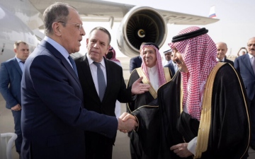 الصورة: الصورة: وزير الخارجية الروسي يصل إلى السعودية في زيارة رسمية