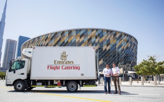 الصورة: الصورة: «الإمارات لتموين الطائرات» شريك «كوكا كولا أرينا» للأطعمة والمشروبات