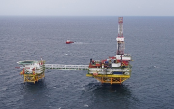الصورة: الصورة: النفط يرتفع بعد الحظر الأوروبي للخام الروسي وإنهاء إغلاق شنغهاي
