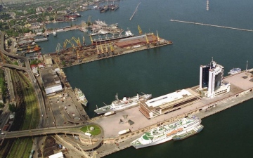 الصورة: الصورة: تقرير: موسكو تعتزم السماح لسفن شحن الحبوب بمغادرة ميناء أوديسا الأوكراني
