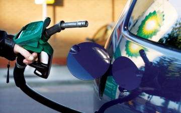 الصورة: الصورة: ارتفاع أسعار الوقود في بريطانيا إلى مستويات قياسية