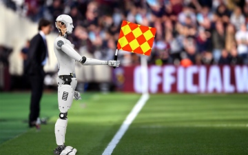 الصورة: الصورة: لأول مرة في تاريخ كأس العالم.. "روبوت رجل الخط" جاهز للمشاركة في مونديال قطر