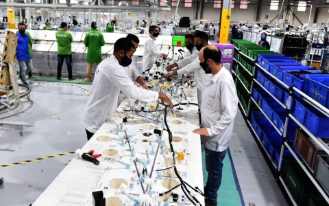 الصورة: الصورة: مصر تقيم أكبر مصنع لإنتاج الضفائر الكهربائية للسيارات