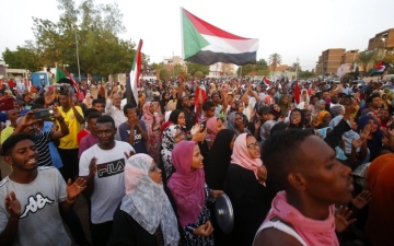 الصورة: الصورة: قتيل بتجدد الاحتجاجات في السودان