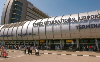 الصورة: الصورة: متى يبدأ مطار القاهرة تطبيق قرار إلغاء جميع قيود كورونا؟