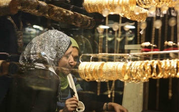 الصورة: الصورة: أسعار الذهب تفاجئ المصريين وخبير اقتصادي: ترقبوا انخفاضاً جديداً