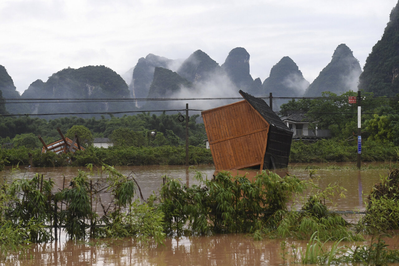 صورة أمطار غزيرة وفيضانات تجتاح جنوب الصين