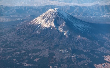 الصورة: الصورة: استعدادات في اليابان لاحتمال ثوران بركان جبل فوجي