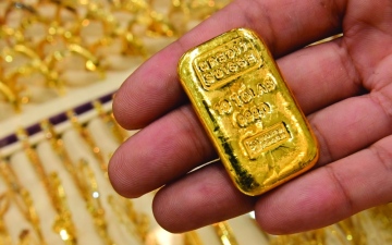 الصورة: الصورة: الذهب يتراجع مع تزايد توقعات رفع الفائدة والعائدات