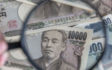 الصورة: الصورة: الين الياباني يهوي لأدنى مستوى في 24 عاماً أمام الدولار