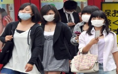 الصورة: الصورة: اليابان تدعو مواطنيها إلى عدم ارتداء الكمامات في الأماكن المفتوحة