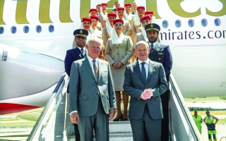 الصورة: الصورة: طيران الإمارات ترحب بأولاف شولتز في معرض برلين