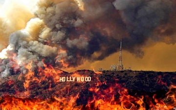 الصورة: الصورة: الحرائق مستمرّة في التهام تلال هوليوود الشهيرة.. فيديو