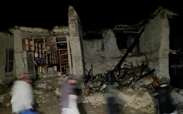الصورة: الصورة: الأمطار تعرقل جهود الانقاذ بعد وقوع زلزال في أفغانستان