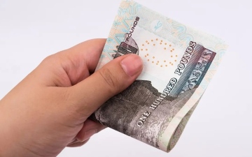الصورة: الصورة: سعر صرف الدولار مقابل الجنيه بعد الارتفاع في مصر