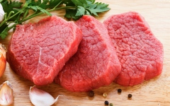 الصورة: الصورة: هل تناول اللحوم الحمراء يزيد مستويات الكوليسترول في الدم؟