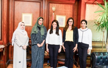 الصورة: الصورة: بحث تعزيز التعاون بين الإمارات ومصر في مجال المرأة والتوازن بين الجنسين