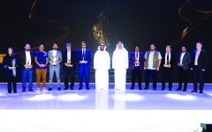 الصورة: الصورة: محمد الشرقي يكرّم الفائزين في مسابقة الفجيرة الدولية للخط العربي