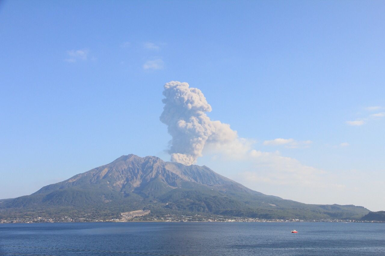 ثوران بركان ساكوراجيما في اليابان - البيان الصحي