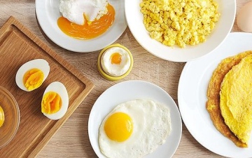 الصورة: الصورة: هذا ما يحدث للجسم عند تناول البيض يومياً