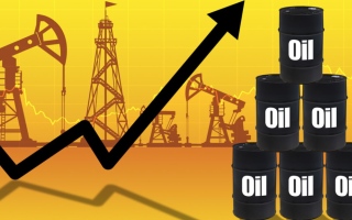 النفط يغلق مرتفعاً أكثر من دولارين