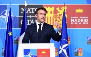 فرنسا تصادق على انضمام فنلندا والسويد إلى الناتو