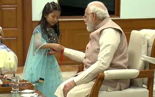 الصورة: الصورة: ما هو «راكشا باندان»؟ وكيف احتفى به رئيس وزراء الهند العام الجاري