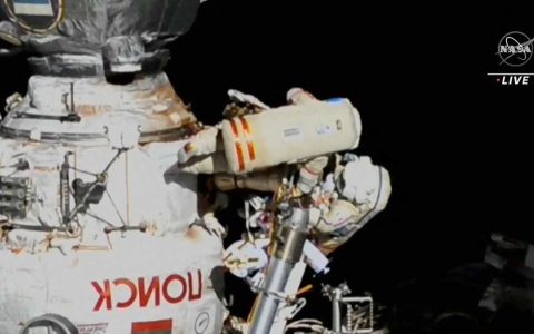 الصورة: الصورة: «ارجع إلى المحطة فوراً» تنقذ حياة رائد فضاء روسي