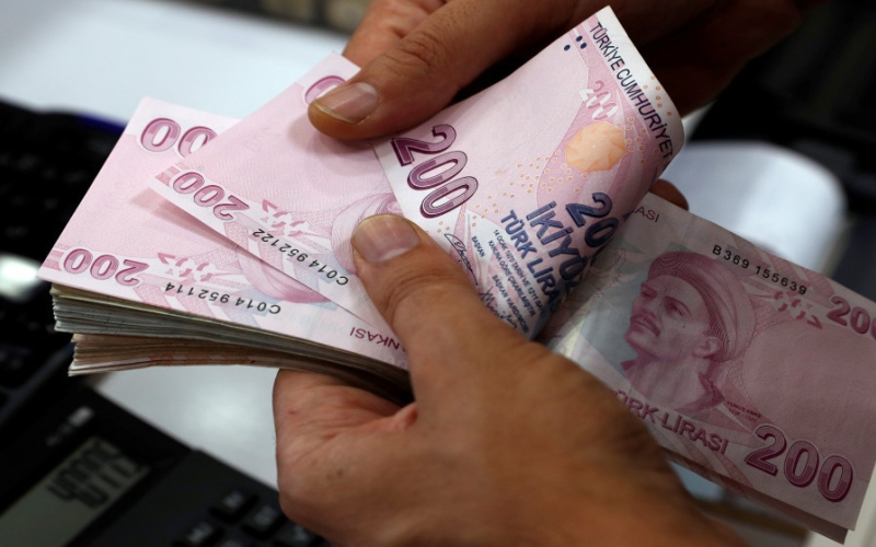 الصورة: الصورة: الليرة التركية تستقر بعد تراجعها مع صدمة خفض الفائدة
