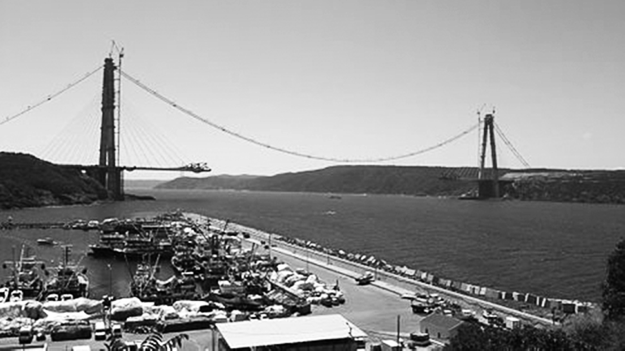 الصورة : 2016 افتتاح جسر السلطان سليم الأول الذي يمر أعلى مضيق البوسفور في تركيا.