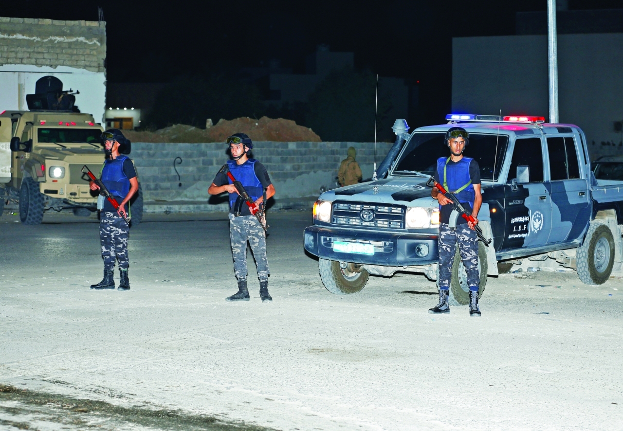 الصورة : مسلحون وسط طرابلس في ظروف متوترة| أ.ب