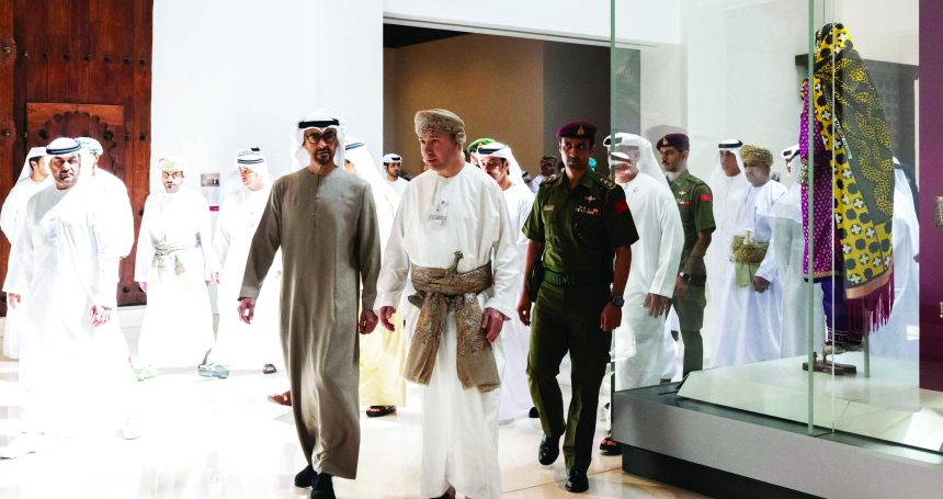 الصورة : رئيس الدولة لدى زيارته المتحف الوطني العماني | تصوير: محمد الحمادي وعيسى الحمادي