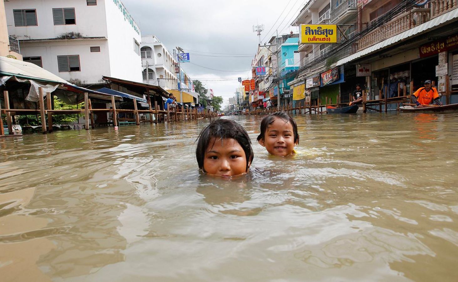 Бангкок осадки. Наводнение в Таиланде 2011. Таиланд наводнение 2004.