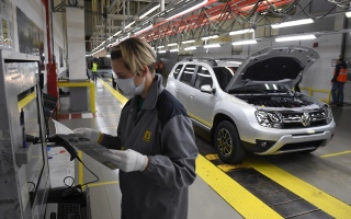 الصورة: الصورة: روسيا تبدأ إنتاج السيارة موسكفيتش في مصنع سابق لرينو في ديسمبر