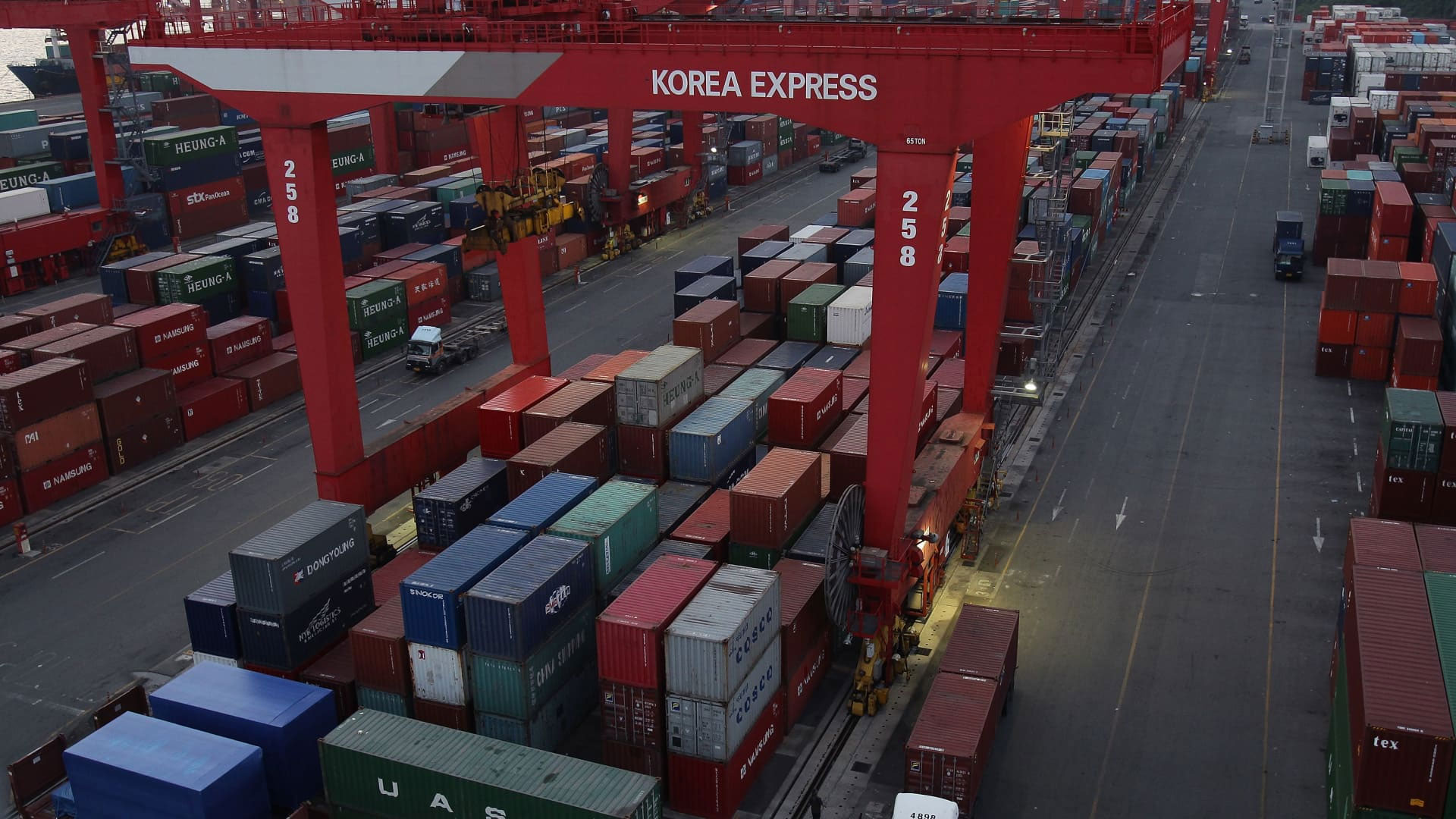 تراجع صادرات كوريا الجنوبية للمرة الأولى في عامين