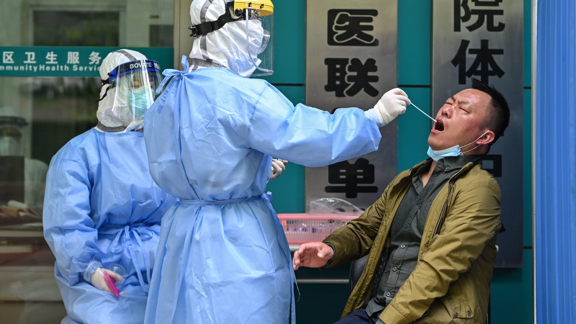 الصين تسجل 5643 إصابة جديدة بفيروس كورونا