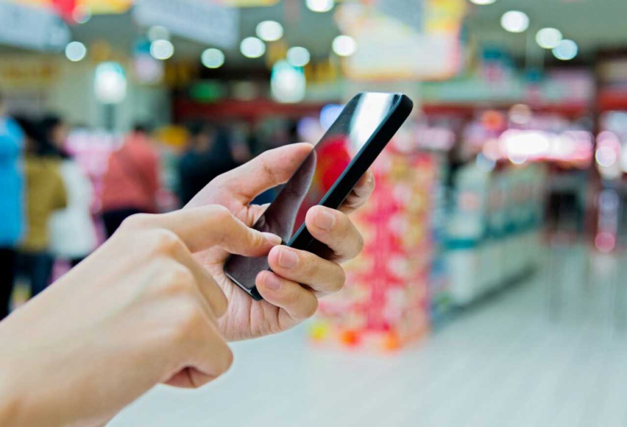 استطلاع: المتسوّقون في الإمارات هم الأكثر استخداماً للهواتف بغرض التسوق في العالم