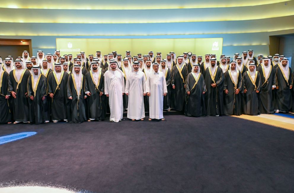 منصور بن محمد يشهد العرس الجماعي لــ 100 شاب في دبي