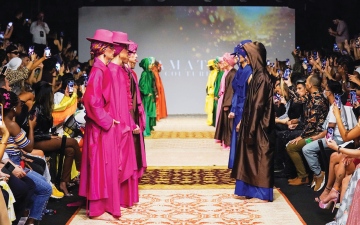 الصورة: الصورة: أسبوع الموضة العربي في دبي يمهد دروب التصميم رقمياً