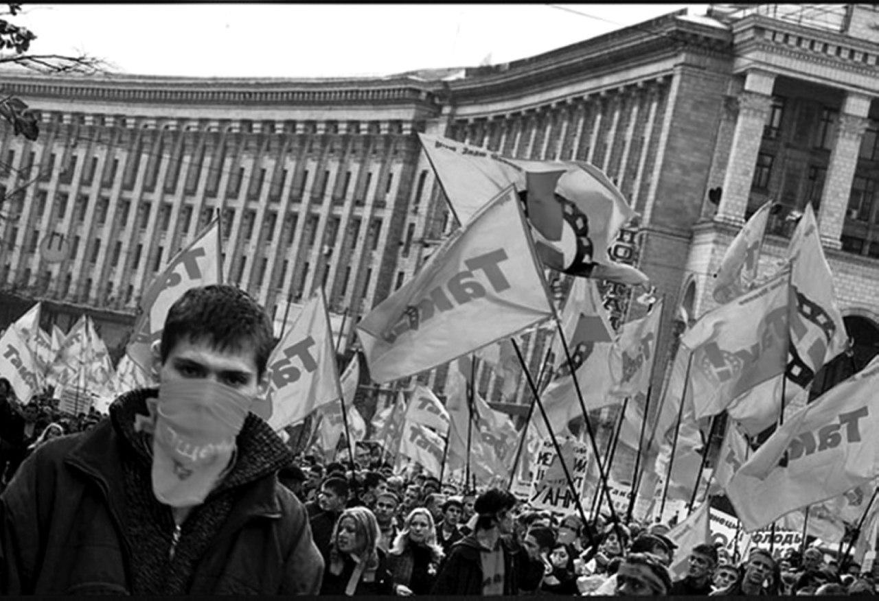 الصورة : 2004 بدء الثورة البرتقالية في أوكرانيا على إثر نتائج الانتخابات الرئاسية