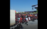 الصورة: الصورة: ملعب "أحمد بن علي" بقطر يشهد إقامة صلاة الجمعة لجماهير المونديال  (فيديو)
