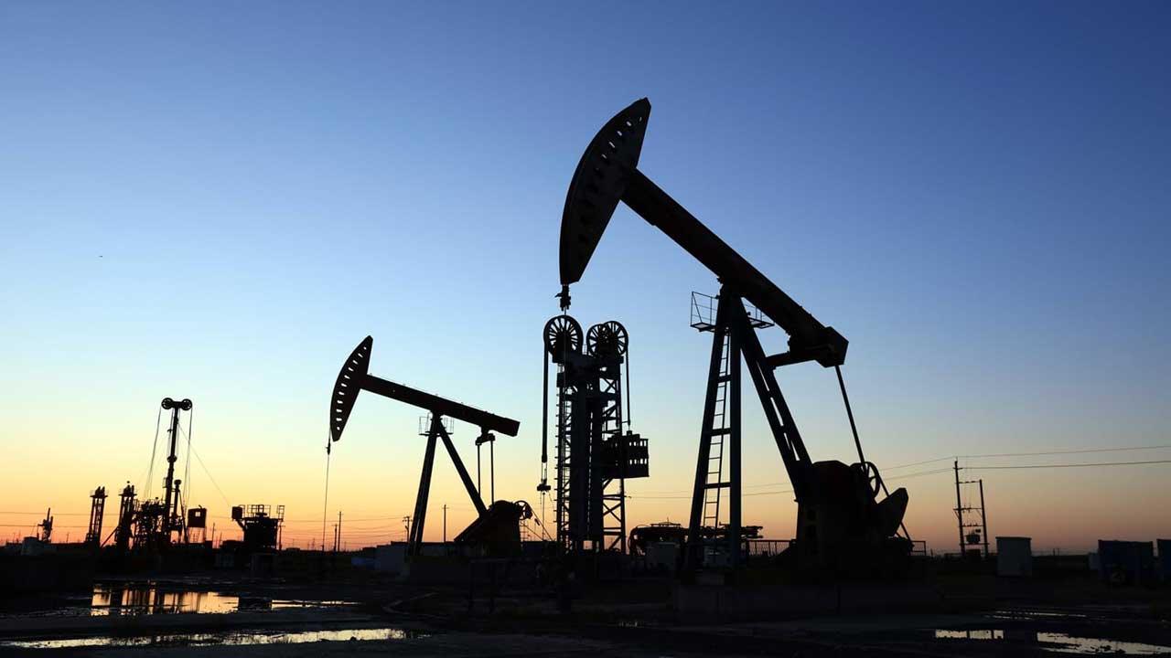 النفط يهبط أكثر من دولارين مع تأجج احتجاجات كورونا في الصين