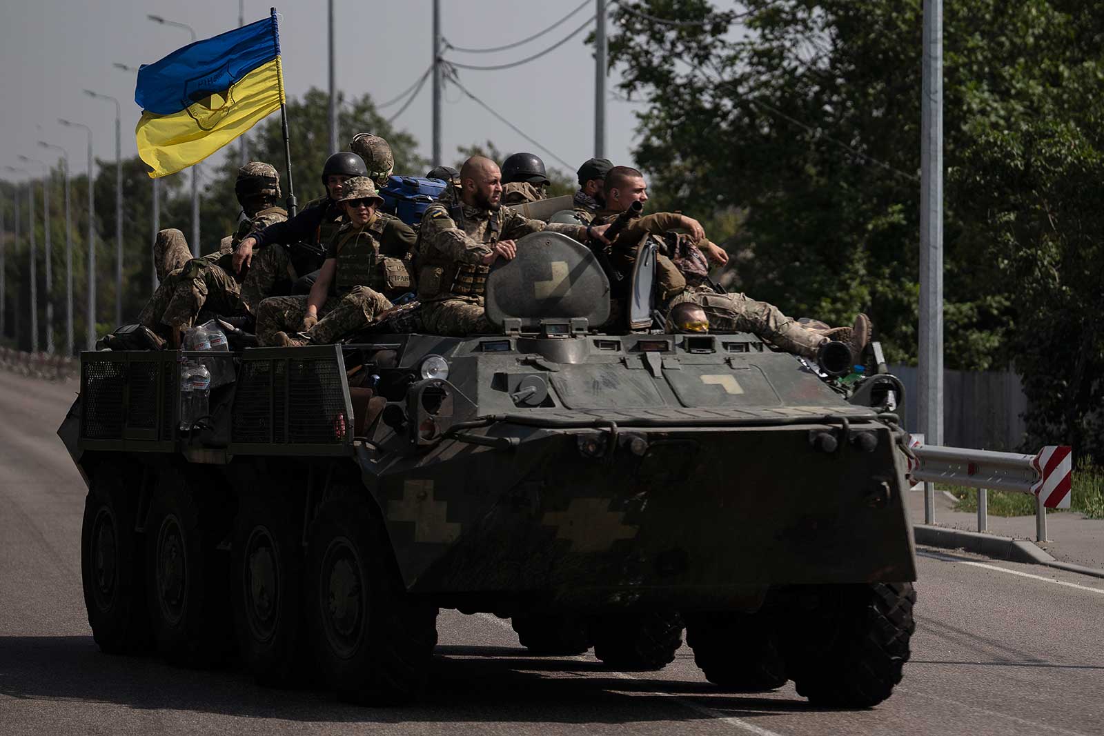 إصابة جنود أوكرانيين بحادث سير في لاتفيا