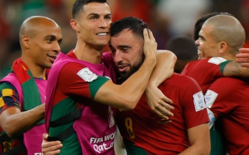 الصورة: الصورة: البرتغال تهزم أوروجواي بثنائية وتتأهل لدور الستة عشر بكأس العالم