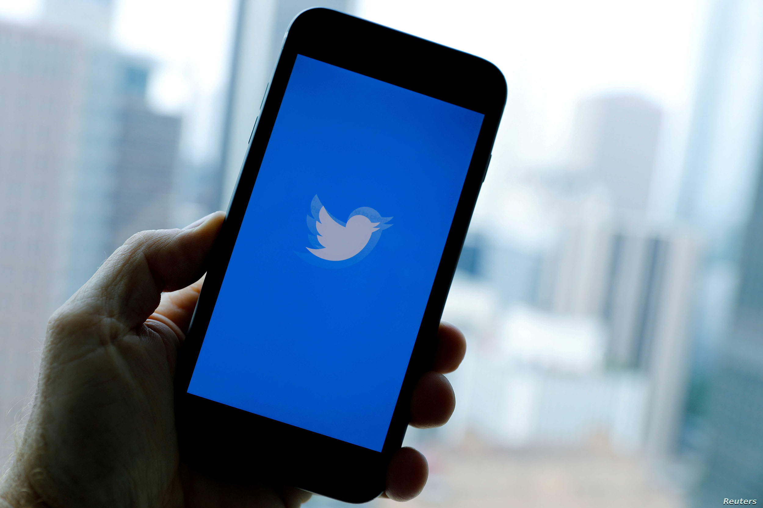 تويتر ترفع القيود عن المعلومات المضللة المرتبطة بكوفيد