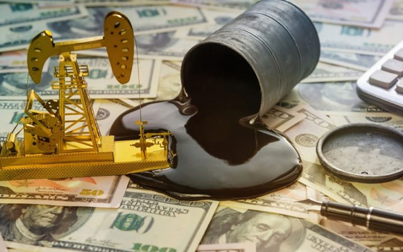 الصورة: الصورة: النفط يتراجع مع صعود الدولار